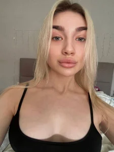 Ella_Milla Public Hình 2