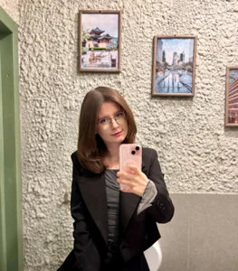 Mona_Looj Public Pic 5