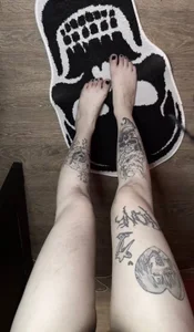 ShowFeet👣 de Ug1y_Zom6ie Foto
