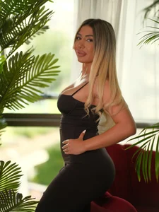 LucyyRosse Public Pic 6