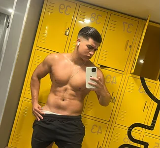 Derek_Stone_ After gym sweaty 💪💧  4 снимка