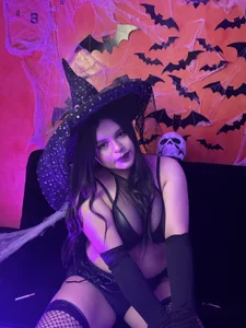 skyhotgirll Hallowen Pic