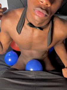 noah_johes My balloons bounce off you 🎈🥵 Gambar 4