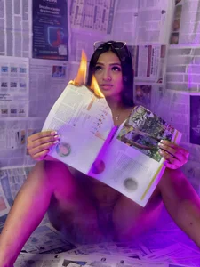 MOMENTS 💜 de ElleGisellee  2 photos