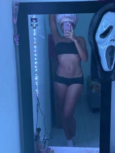 Zayamoon7 kullanıcısının A little bit about me—would you like to get to know me better?😈​ albümü -  fotoğraf
