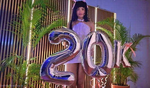 chloe_larson NOW WE ARE 20K Immagine  4