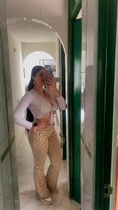 Anne_Lyla_ Public - {count, plural, one {תמונה אחת} two {שתי תמונות} many {# תמונות} other {# תמונות}}