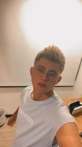 izan_20 Hi🍀 Εικόνα 3