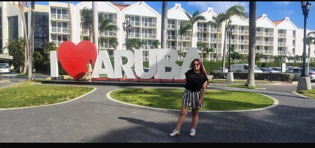 Caro_redd visiting aruba Pic 3