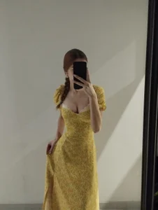 EmilaMills Public Immagine  2