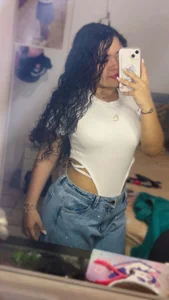 Lilithlain Hot think come in a big bottle Pic