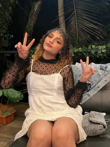 Nikki__uwu That´s me feeling the world around me . fénykép