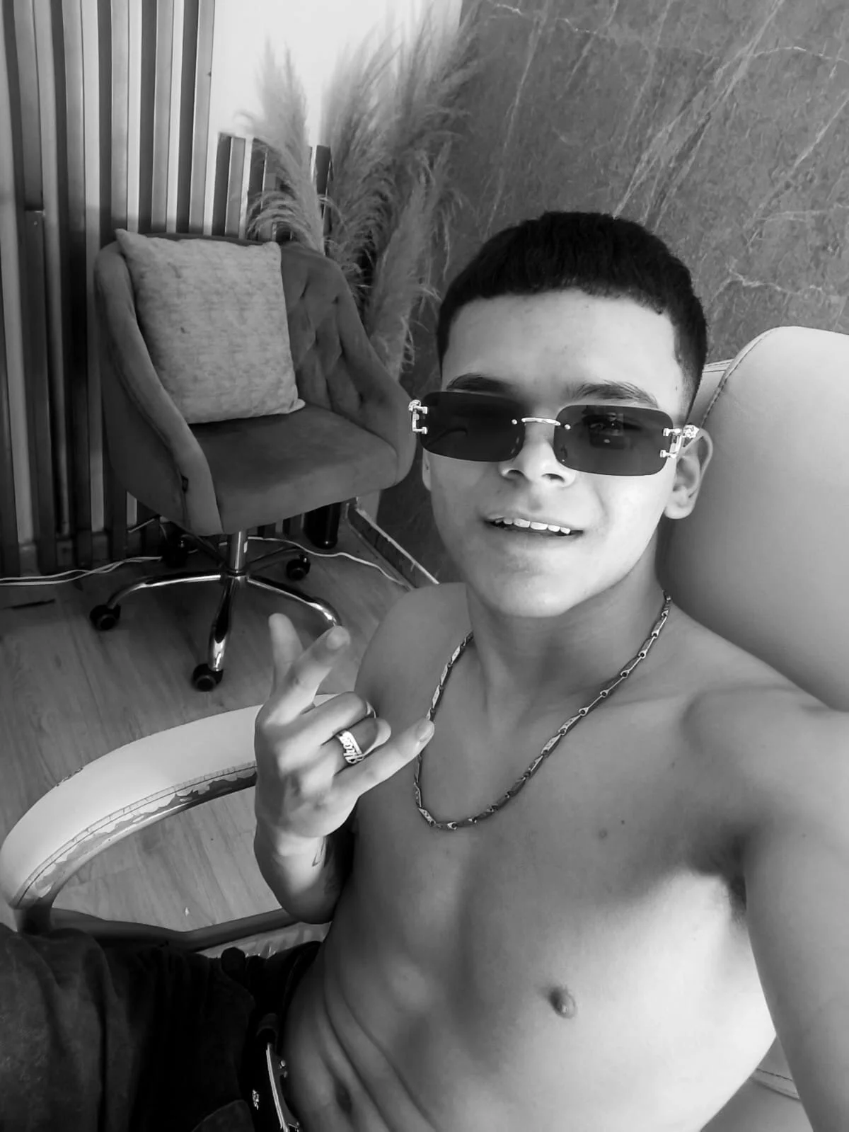 DylanRoyce_ Foto en Tendencia 9710