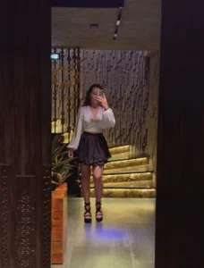 KarineDampy Public Pic 2