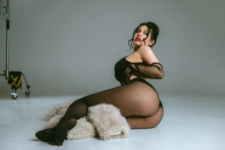 RitaVirginia Juicy thighs Pic 5