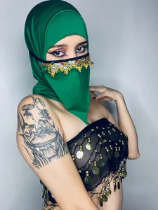 your arabic dace 🖤🐈‍⬛ de yara_hind Foto 2