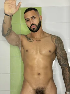 Hendry_ Public 사진