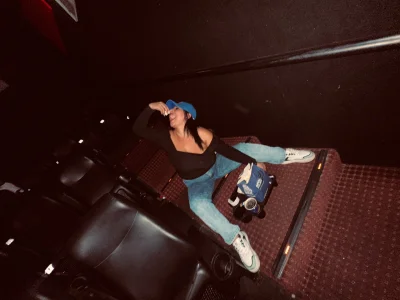 A daring day in the mall 🤤😈 de KendalMilleer  2 Imagens