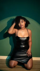 ohrianagibson It seems like an angel fell, now has black wings 😈 Pic 6