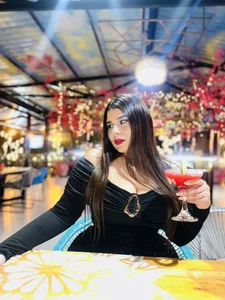 Mistresssusej Public টি ছবি