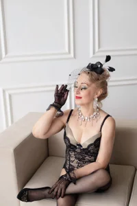 _Sara__Smith_ Public Hình 7