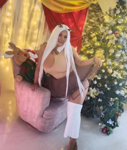 Elise-Leyton Happy Christmas Pic 2