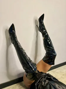 LissMonroe: Black Boots !! ( 3 фото)