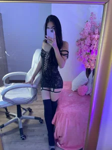 Violeta_Velvet_ If you stopped to take a look, at least leave me a comment 👀 Billede 4