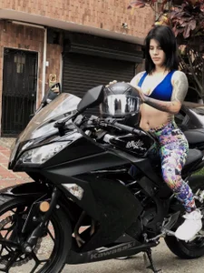 Christine_Adams Public รูป  3