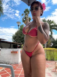 receiving sun on my body ☀️🤤 od RILLEY_ALLEN  6 snímek