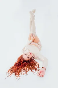 JupiteFox Golden Elegant Girl Pic 5