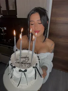 EviePhoenix Birthday Queen 👑 Pic