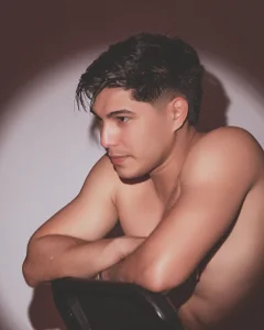 Karimferrer "My kisses are not promises ... they are warnings." Hình 5