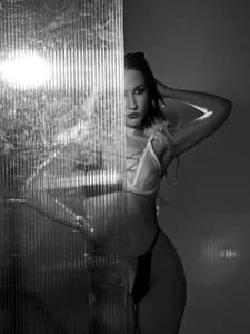 MaudAle: Monochrome stories of passion ( 3 фото)