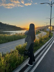 AriellaAlleviI love walks😊☀️💫图片 2