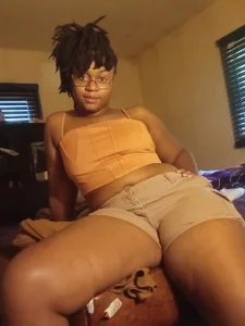 Seductive_Bun Public Pic 4