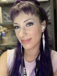 Queen-Ella Public Pic 2