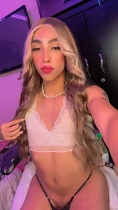 MiissbluntのQUEENの 4枚の写真