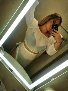 HotTiffani pool Pic 2