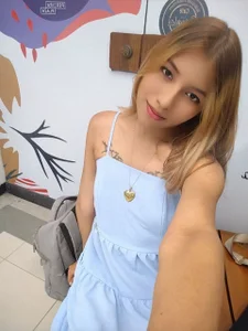 AlexisHeaden Public Pic 2