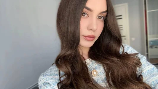 LucyRed Public Pic