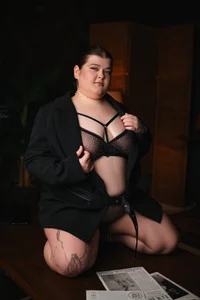 Mia_Ray Behind Office Doors Foto