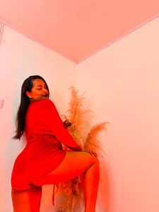 Don't look at me too much... red awakens my desire 😈 od Danna_Ramiirez  snímek