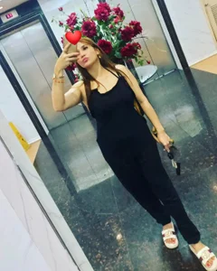 AngelHennesy Public  6টি ছবি