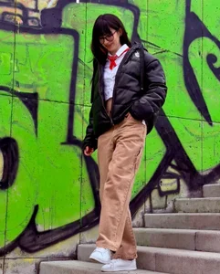 LenaRoses Walking down a pretty street / Caminando por una calle bonita 💕 Pic