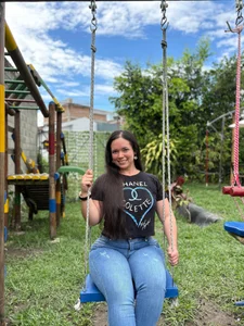 loreen_grey Mostrándote un poco de mi descanso 🍷💚 Bilde 2