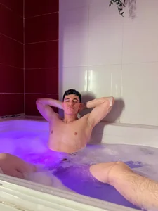 taylor_morgann Welcome to my Jacuzzi Pic 2