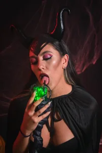 MeganStorn Maleficent 🎃🖤 Foto 2