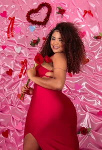 jones_maddy_ 🌹 Valentine's Day kisses, looks and pranks Pic 3