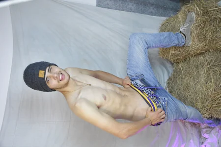 Cutee_sweett Hay Bale, cute guy  5টি ছবি